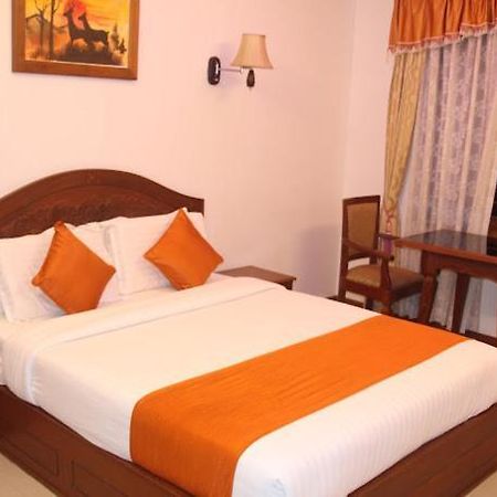 Hotel Doubloon Thiruvananthapuram Ngoại thất bức ảnh