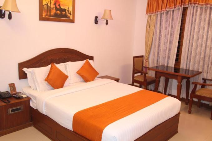 Hotel Doubloon Thiruvananthapuram Ngoại thất bức ảnh