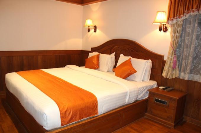 Hotel Doubloon Thiruvananthapuram Ngoại thất bức ảnh